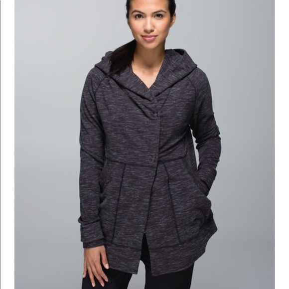 lululemon athletica Tops - Lululemon Find Your Centre Size 6